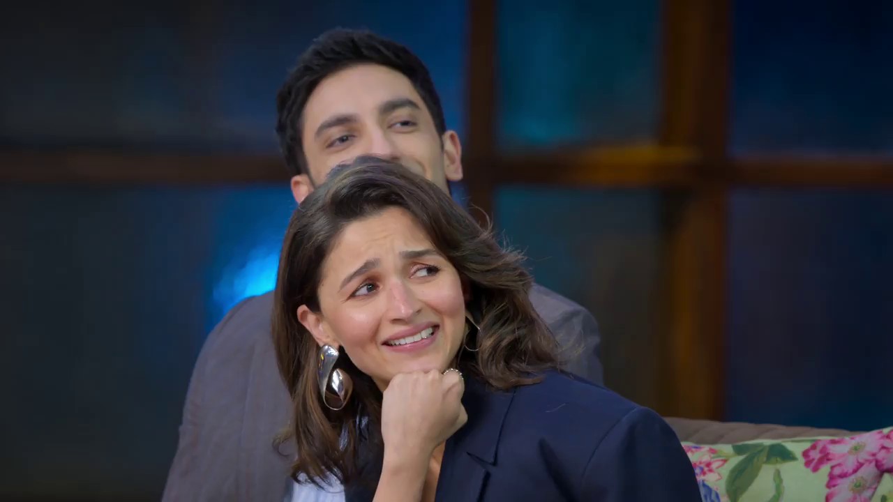 The Great Indian Kapil Show - S02E01 Hindi - Bonded By Love NF WEBRip 720p x264 AVC AAC 2ch ESub.mkv.0002